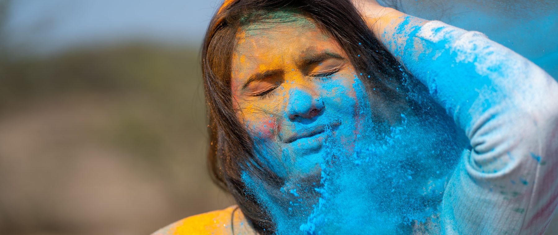 Comment enlever la poudre de nila sur le visage sans traces ?