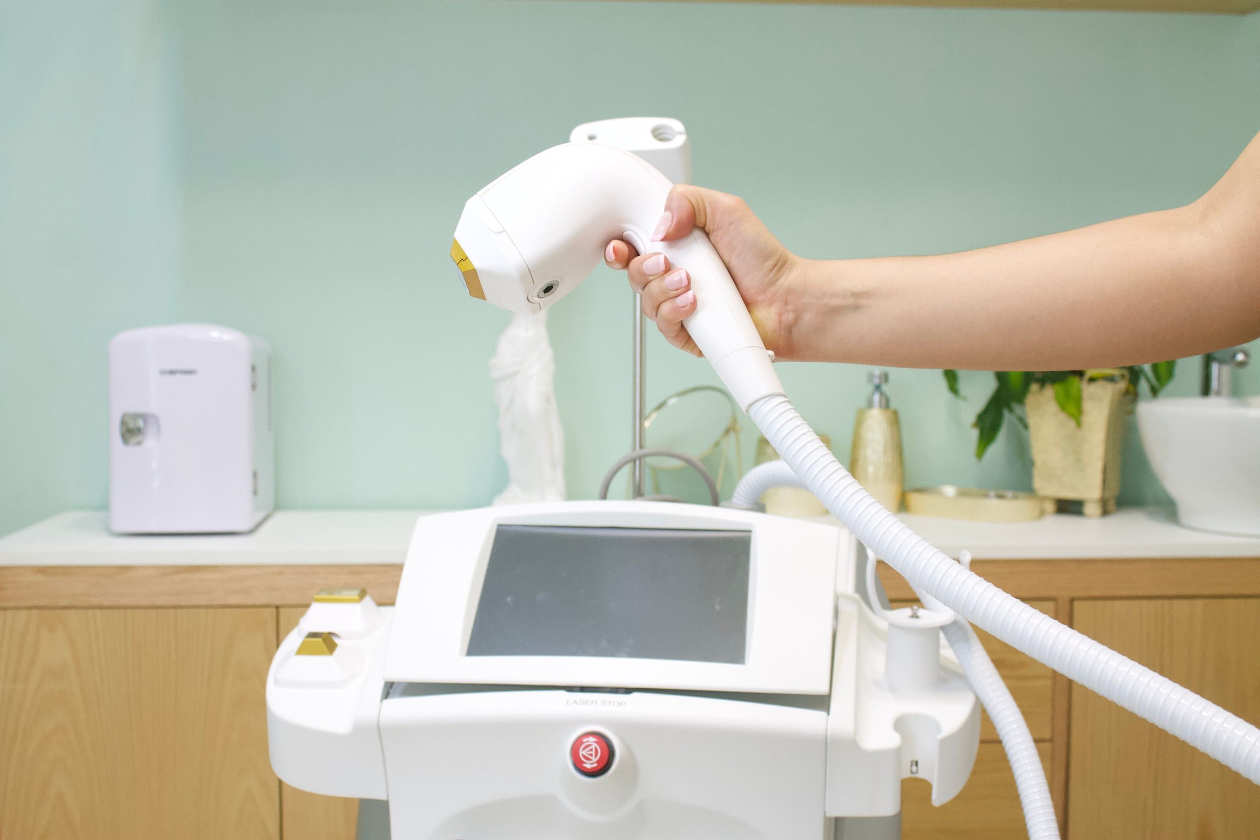 Dispositif laser vasculaire tenu en main en clinique