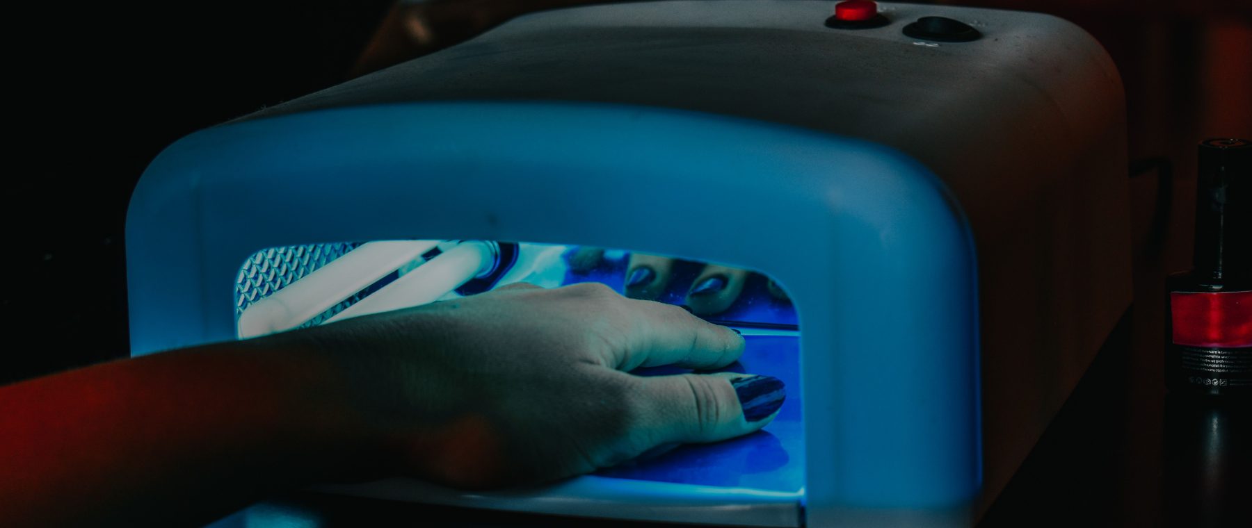Combien de temps laisser entre deux poses de vernis semi-permanent ?