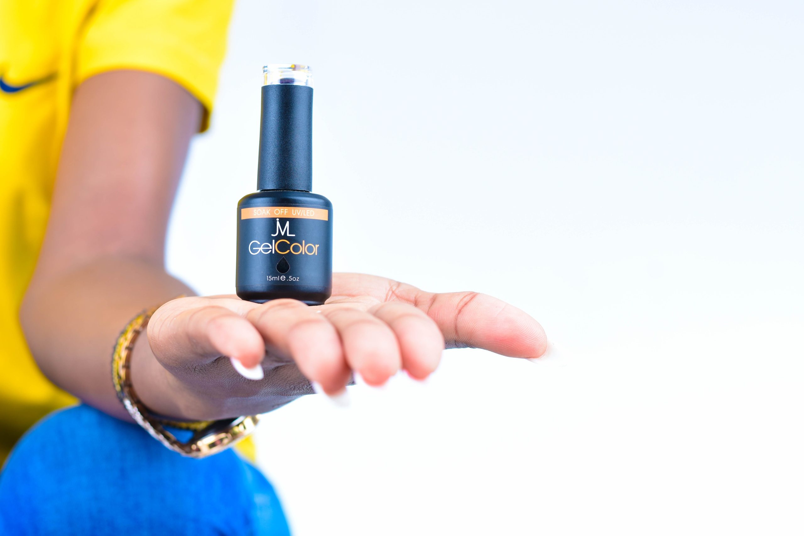 Bouteille de vernis semi-permanent en gros plan