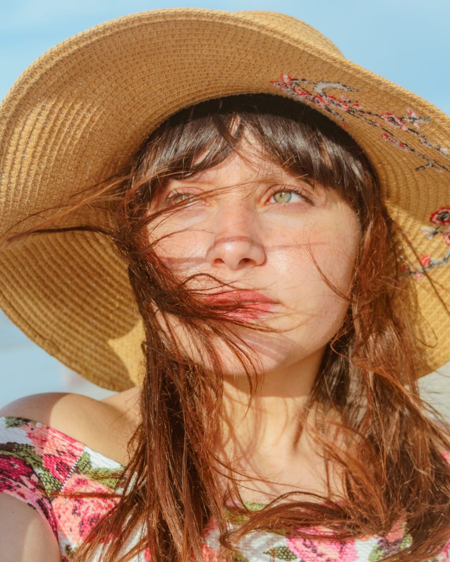 Comment éviter que le soleil abîme tes cheveux ?