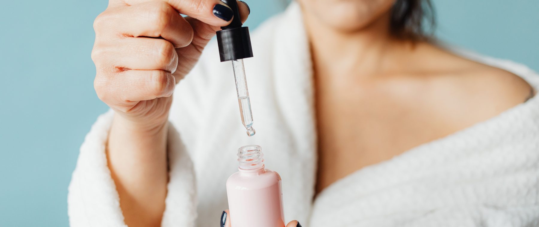 Faut-il appliquer ton sérum avant ou après la crème ?